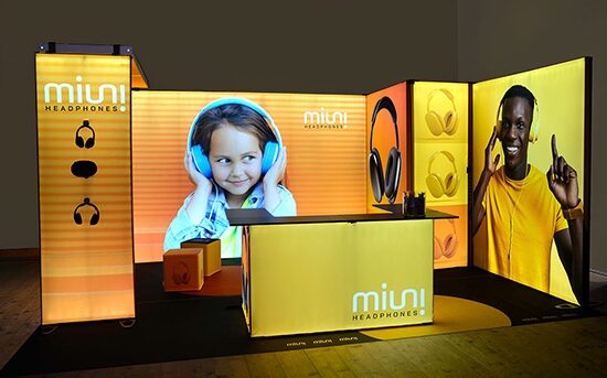 Expand-lightbox-stand-roof-storage-u-counter-event-cubes-550x343px