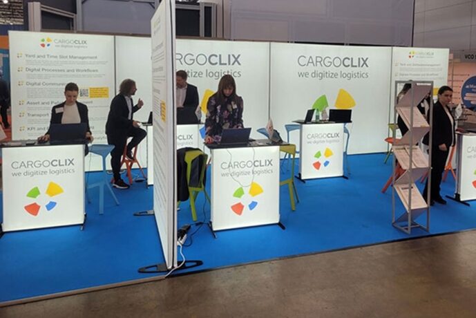 Cargo-clix-backlit-stand-banner