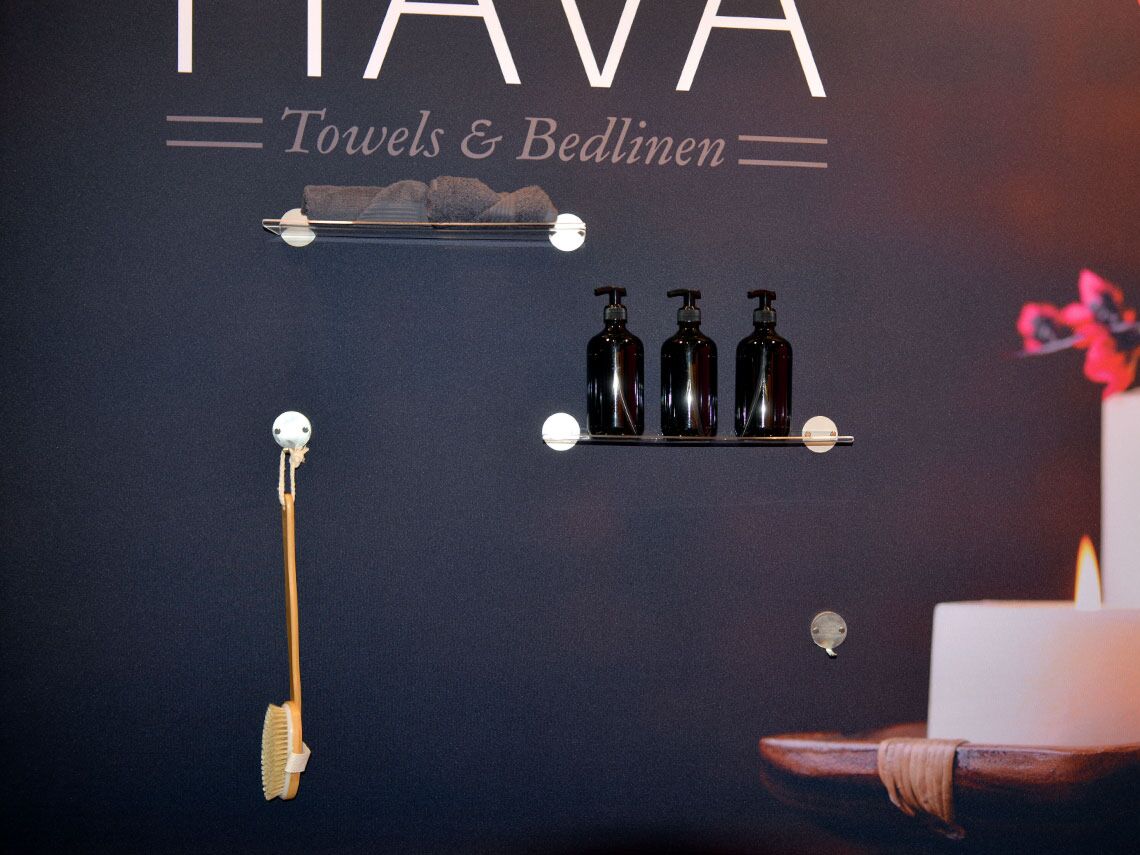 Display products with magnetic add-ons