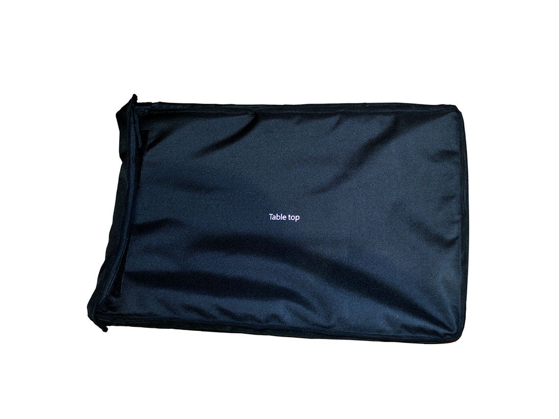 Die Podium-Tischplatte wird in einer Tasche geliefert