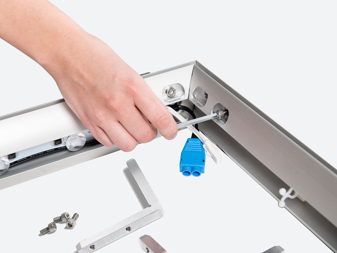 Connect the aluminium profiles