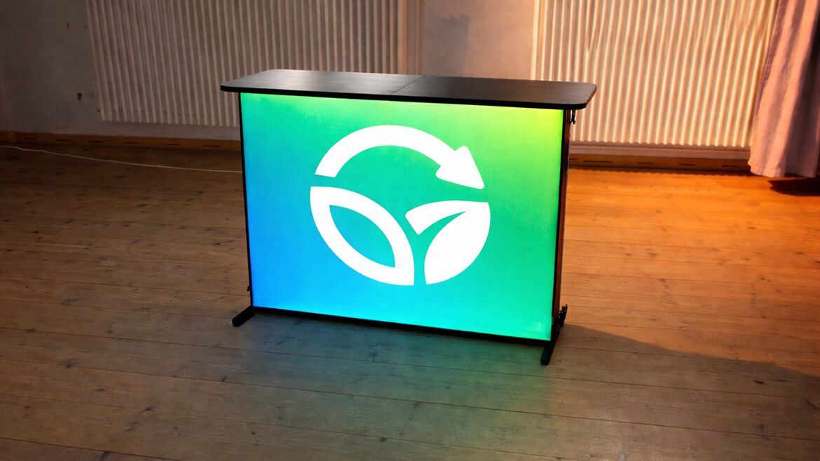 Expand-lightbox-counter-160cm-renewergy-logo-16-9