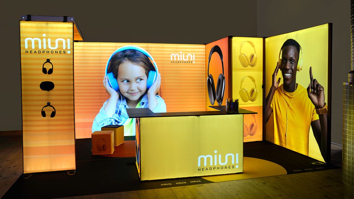 Expand-lightbox-stand-roof-storage-u-counter-event-cubes-miuni-16-9