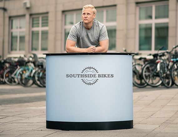 Expand-podiumcase-outdoor-hero-mobile