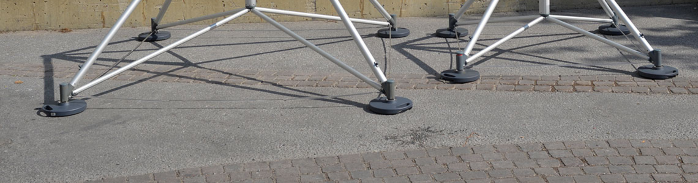 Expand-flagstand-xxl-base-2